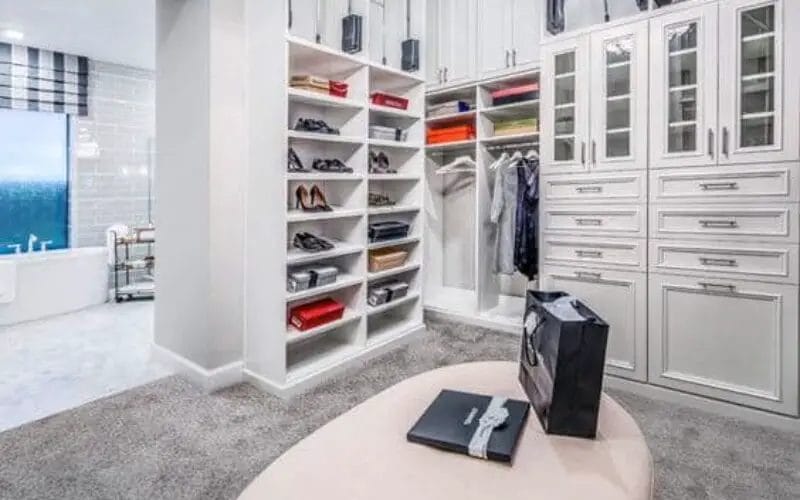 30 Innovative Bathrooms with Walk In Closets