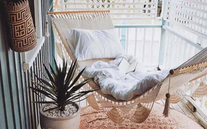 30 Comfy and Cozy Outdoor Balcony Decorating Ideas