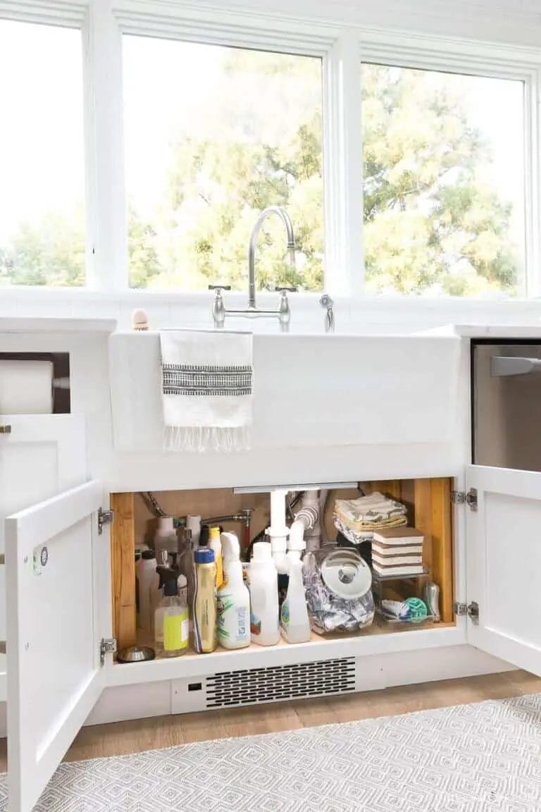 Kitchen cabinets and storage are all about smart space usage. Kitchen cabinets and storage solutions will come easier, and you will feel like everything has its own space.