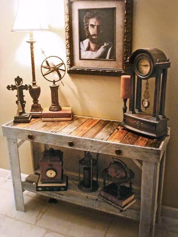 A pallet entryway table can be done in numerous ways, and it is adaptable to different styles of décor. Today it is time to show you great ideas.